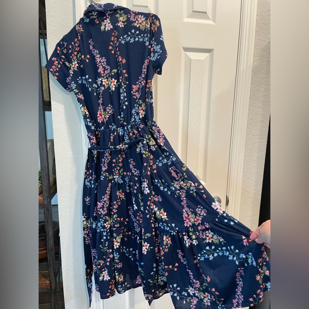 Jane and Delancey Navy
Blue Floral Fit & Flare short sleeve Ruffle hem dress XS